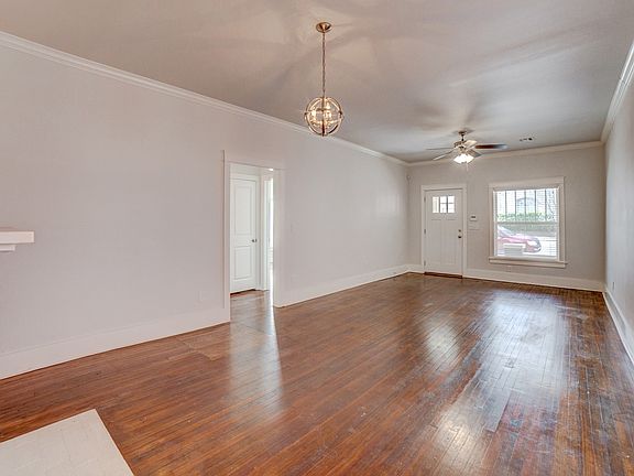 3rd image of 1119 N Main St