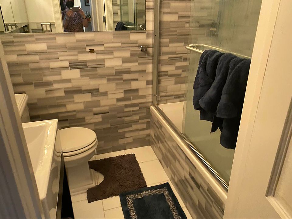 2nd image of 221 E 11th St APT 3A