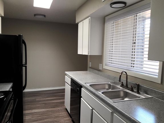 5th image of 3020 Augusta Dr APT D