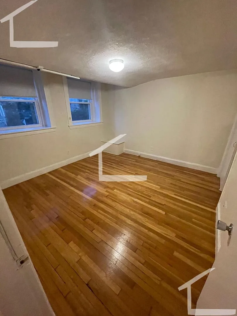 Spacious Modern Brookline 3 Bed Unit Available 9/1/26 (Amazing Deal!!) — Photo 3