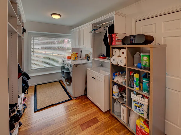 10490 Frontenac Woods Ln — Photo 27
