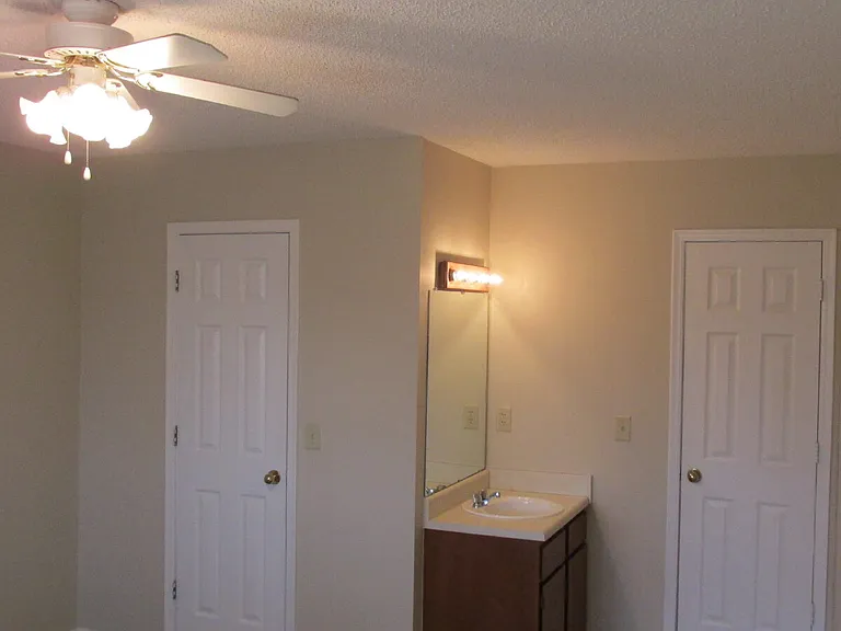 1320 W Linden St — Photo 35