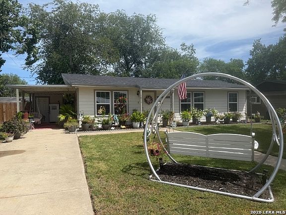 4th image of 1011 E Hutchinson