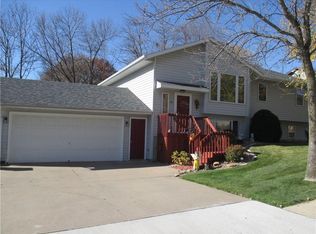 1321 N Prairie St, Pella, IA 50219
