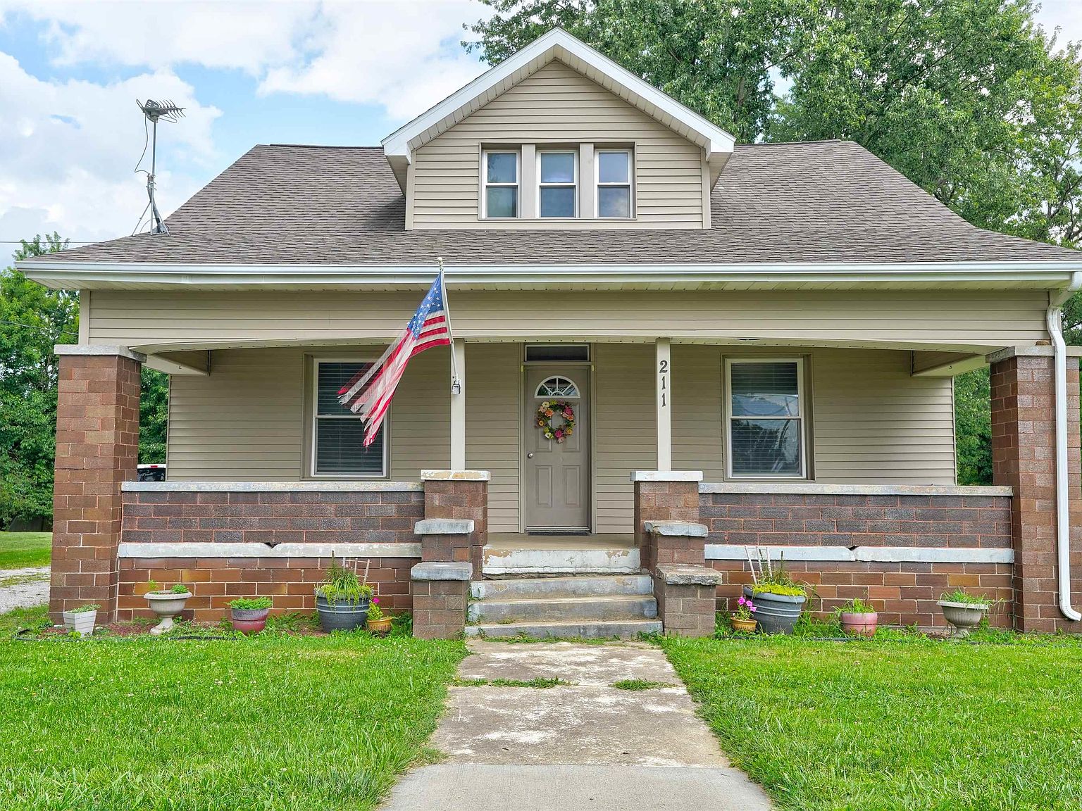 211 S Washington St, Dale, IN 47523 MLS 202324604 Zillow