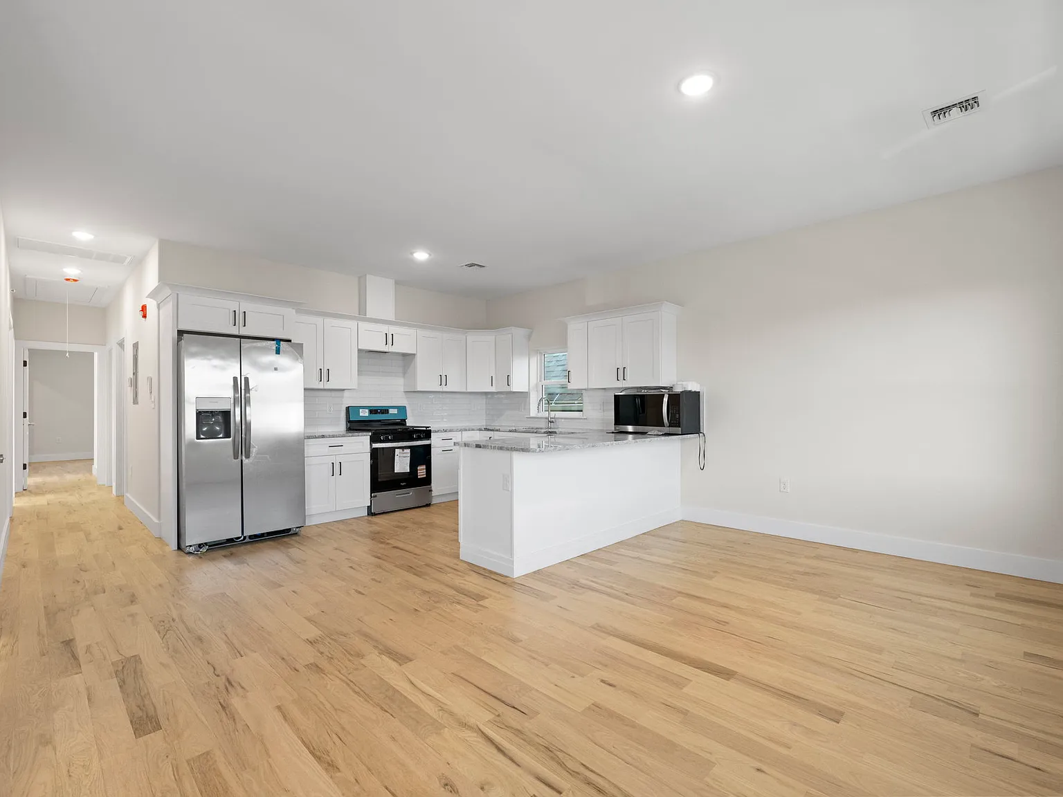 3 bed, 1100 sqft, $3,200 — Photo 4