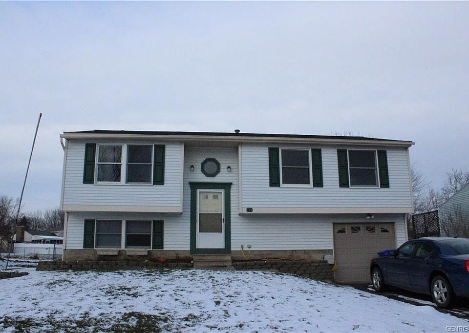 1st image of 47 Greenridge Cres