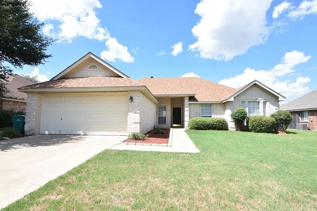 3 bed, 1775 sqft, $1,975 — Photo 2