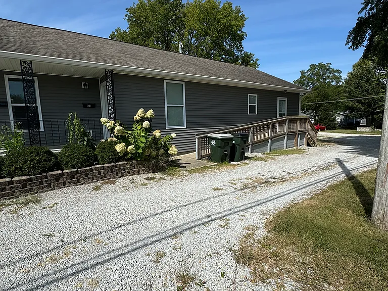 934 E Washington St — Photo 1