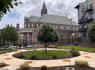 90 Clinton Ave #206, Newark, NJ