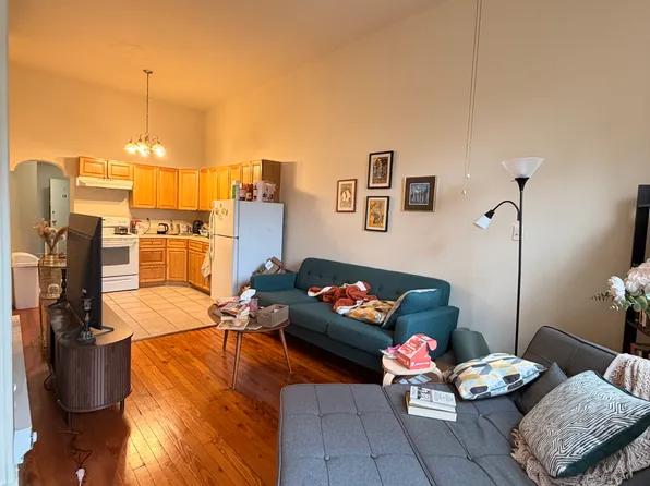 1032 Pine St APT 2R, Philadelphia, PA 19107