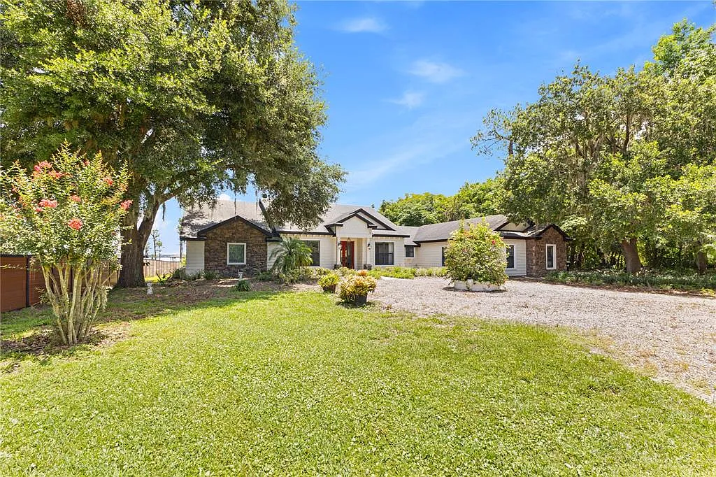 4 bed, 3.0 bath, 2737 sqft, $9,990 — Photo 2