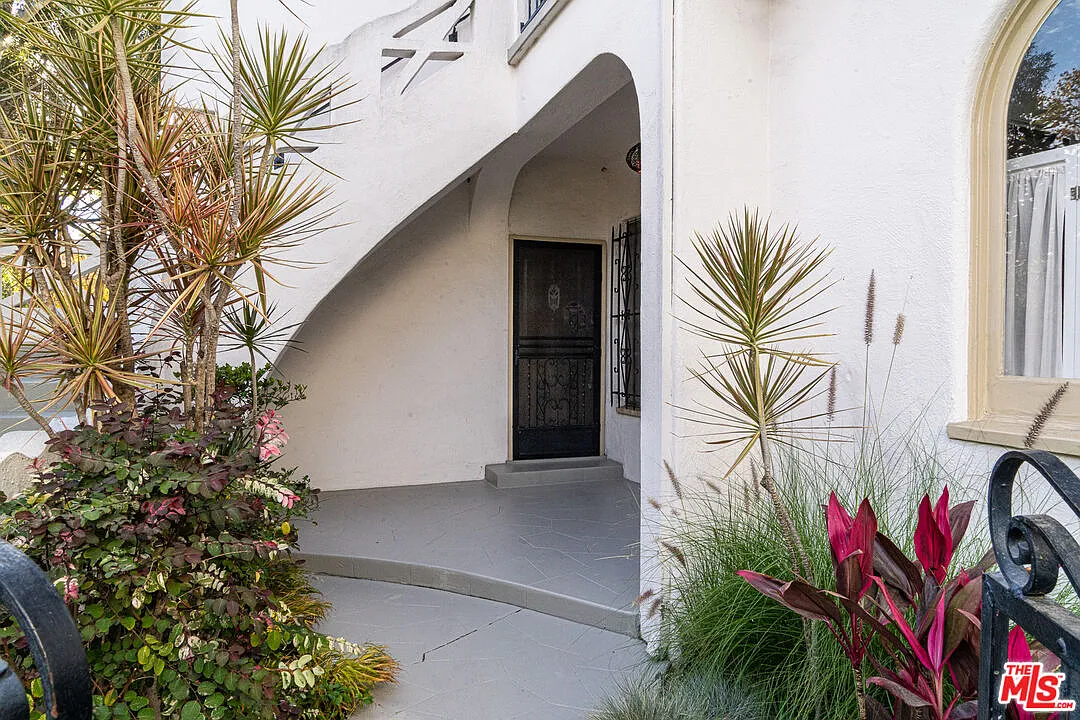 2 bed, 1.0 bath, 1449 sqft, $4,150 — Photo 3