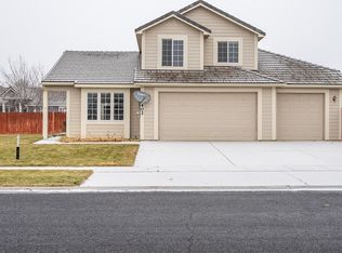 402 E Tanglewood Dr, Moses Lake, WA 98837