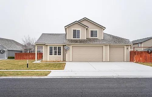 402 E Tanglewood Dr Photo 1