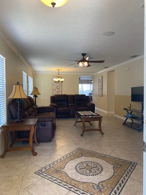 4 bed, 2.0 bath, 1950 sqft, $2,600 — Photo 1