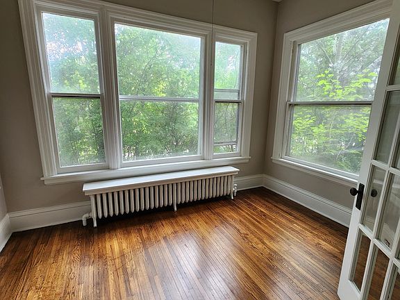 4th image of 402 Franklin Ave W #402