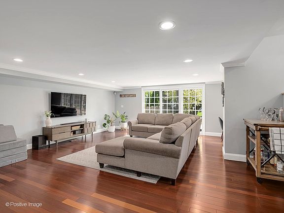 4th image of 1802 E Basswood Ln