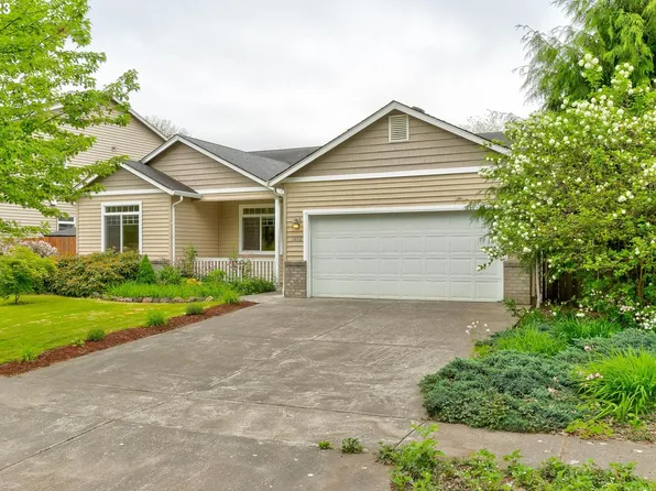 1812 Schneiter Dr, Longview, WA 98632