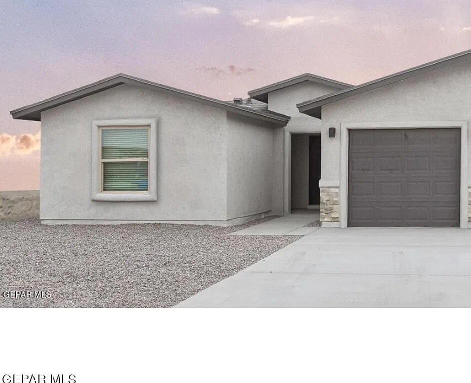 3 bed, 2.0 bath, 1300 sqft, $1,450 — Photo 1