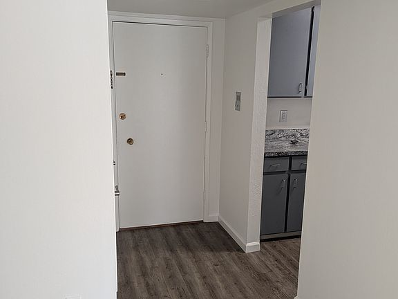3rd image of 1944 Garden Dr APT 207
