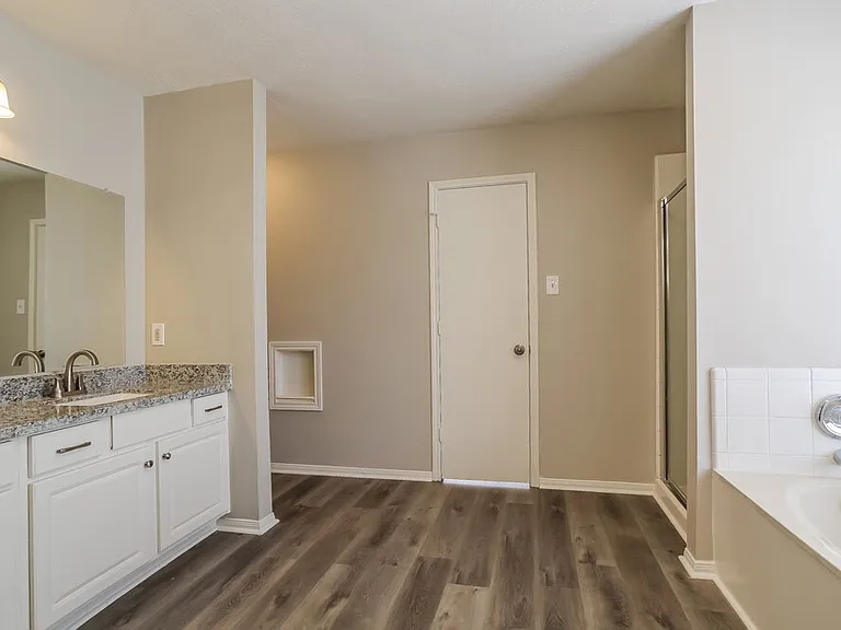 31518 Kingston Village Dr — Photo 13