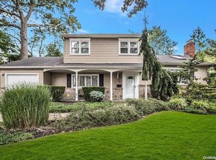 28 Melissa Ln, Old Bethpage, NY 11804