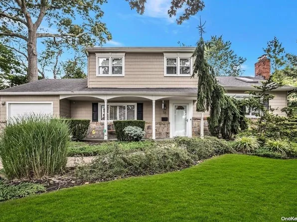 28 Melissa Lane, Old Bethpage, NY 11804