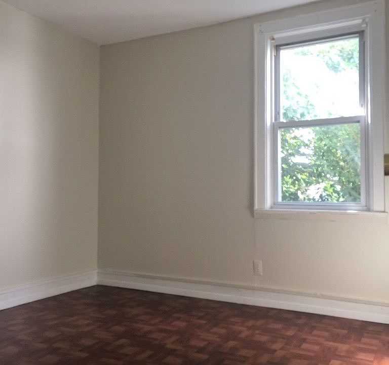 1st image of 11910 12th Ave #1