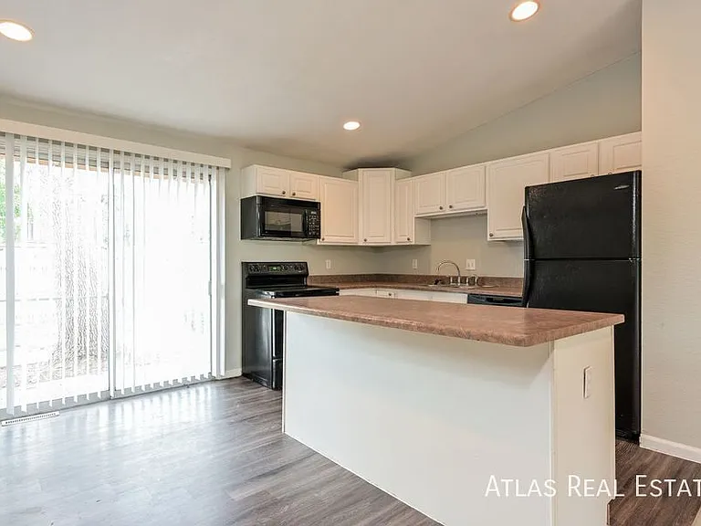 540 N Harlan St — Photo 6
