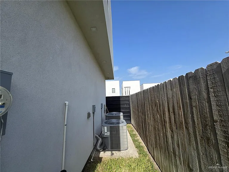 6711 N 11th Ln — Photo 26