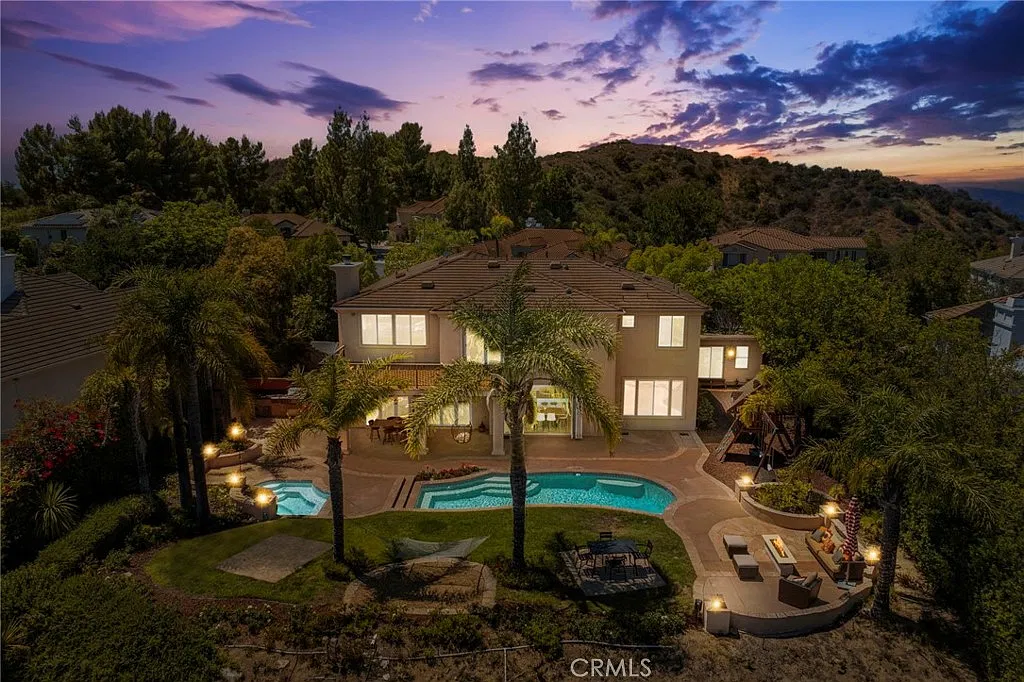 5 bed, 5.5 bath, 4068 sqft, $12,500 — Photo 2
