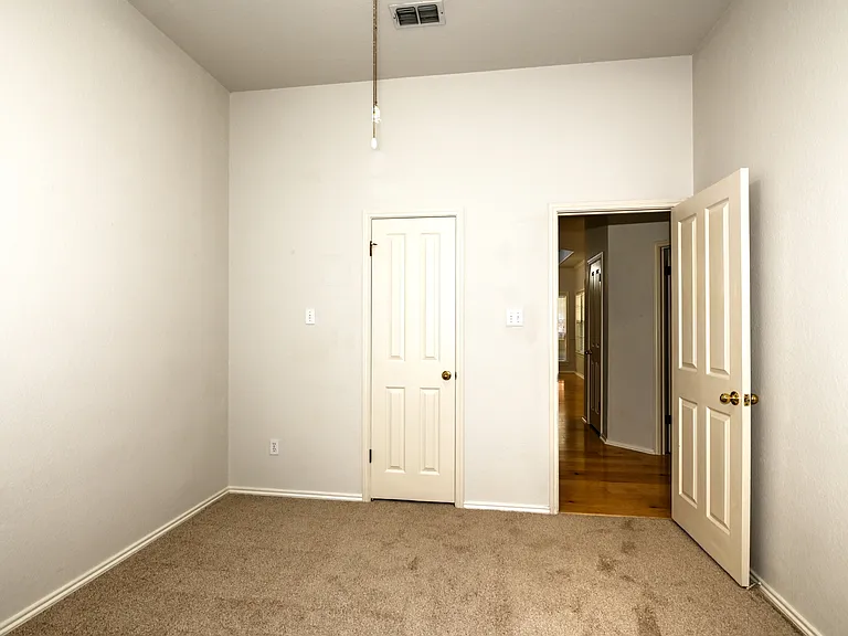 1615 Hawks Tree Ln — Photo 8