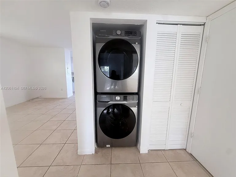 995 NE 34th Ave #101 — Photo 14