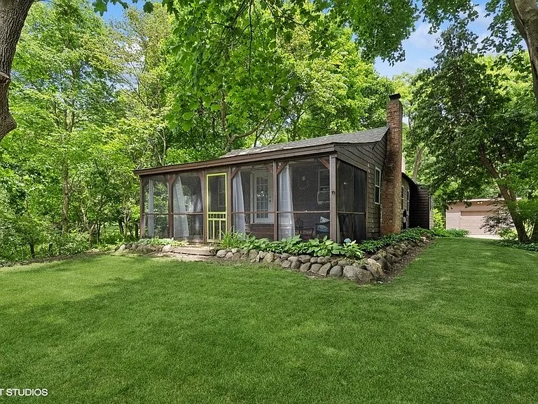 718 Three Oaks Rd — Photo 1
