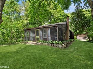718 Three Oaks Rd, Cary, IL 60013