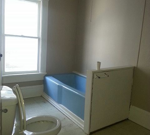 4th image of 173 Benton St N