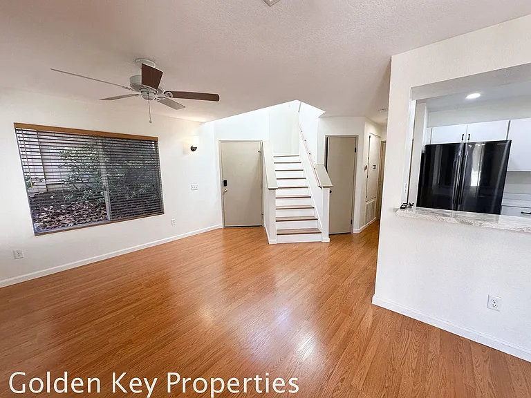 410 Ferrara Way — Photo 3