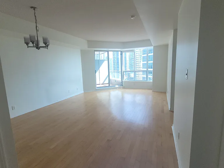 228 Queens Quay W #2203 — Photo 7