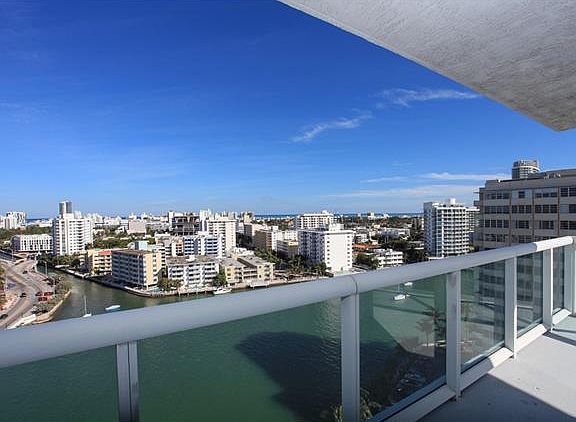 4th image of 10 Venetian Way #15