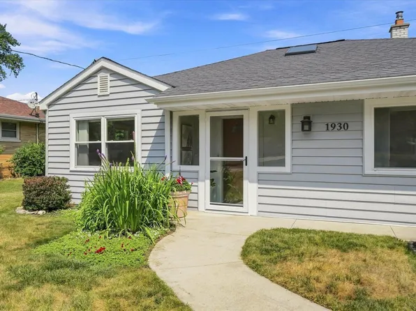 1930 N 121st STREET, Wauwatosa, WI 53226