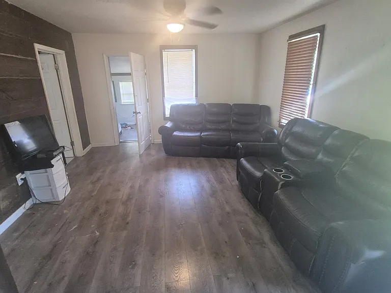504 Brookman S — Photo 9