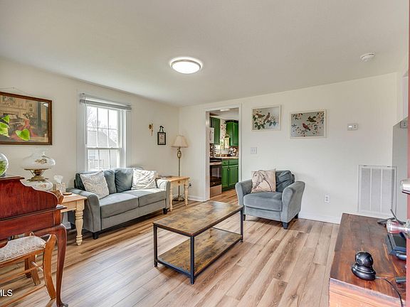 4th image of 1105 Miller St