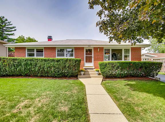 2nd image of 300 Pinecroft Dr