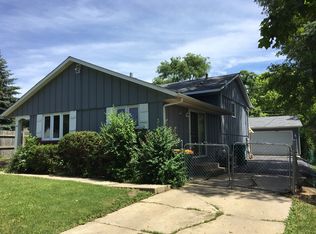 1035 Crescent Ct, Round Lake Beach, IL 60073