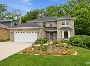 2340 Ridgewood Rd, Lisle, IL 60532