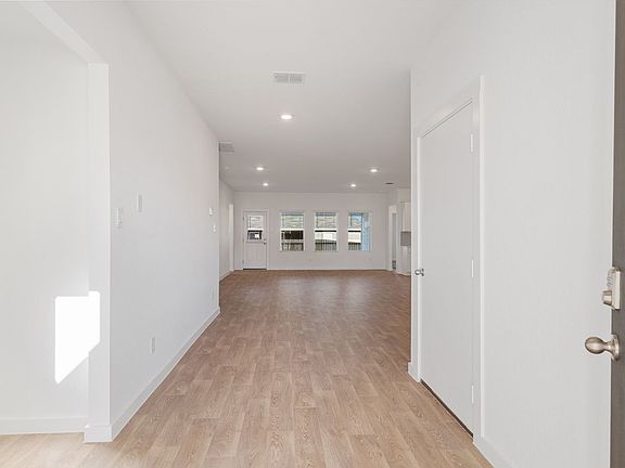 4th image of 709 Tranquility Ln