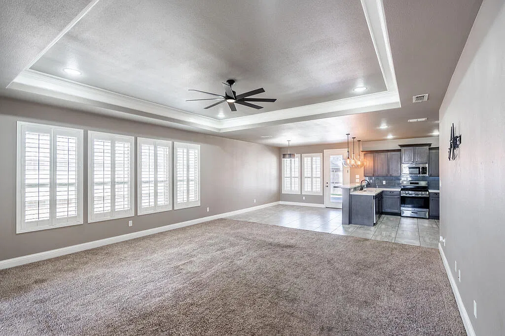 3 bed, 2.0 bath, 2193 sqft, $3,000 — Photo 4