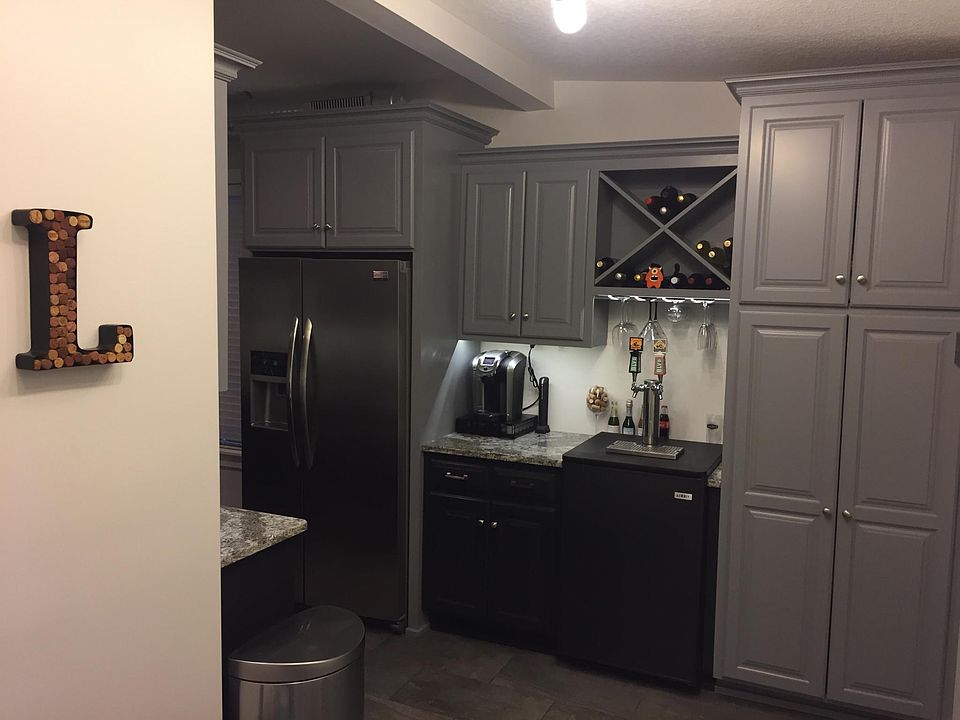 Entry way/kitchen