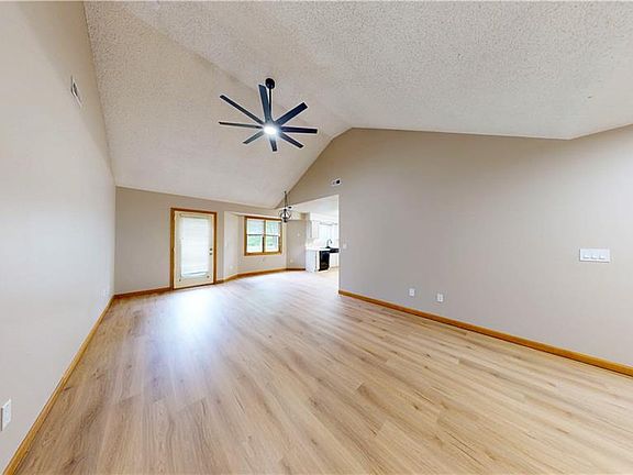 4th image of 2908 Meadow Dr